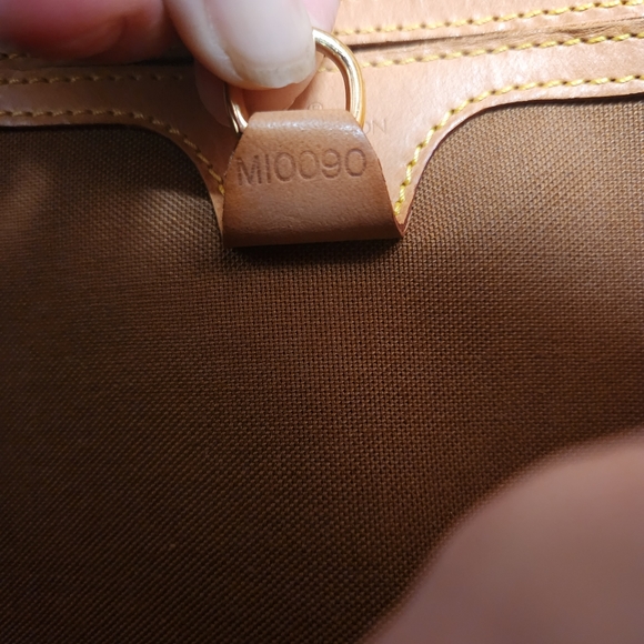 EUC LOUIS VUITTON ELLIPSE MONOGRAM MM with COA!!! Excellent condition  vintage!! - Picture 14 of 16